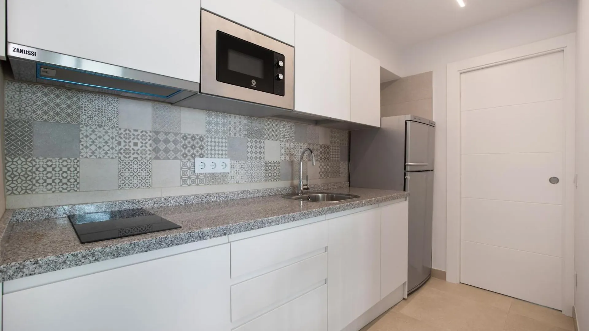 Begobe Room Τορρεμολίνος 0*,